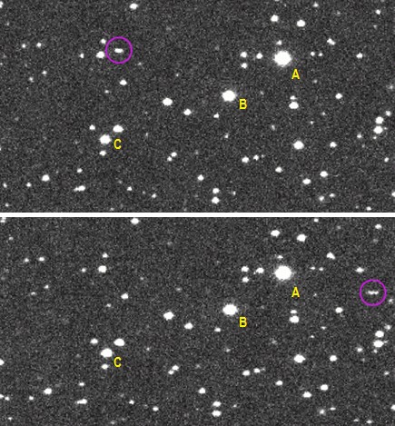 Gambar 1. Sepasang citra (foto) asteroid 2014 AA (dalam lingkaran ungu) saat ditemukan melalui penyigian langit Catalina Sky Survey di Observatorium Gunung Lemmon, Arizona (AS) pada 1 Januari 2014 dinihari waktu setempat. Teleskop disetel untuk mengikuti gerakan bintang sehingga bintang-bintang (A, B, C) nampak tetap di posisinya masing-masing. Sepasang citra ini adalah bagian dari 7 citra bersejarah yang diambil hanya dalam selang waktu 69 menit, yang memastikan asteroid 2014 AA bakal menumbuk Bumi. Sumber: Catalina Sky Survey, 2014.